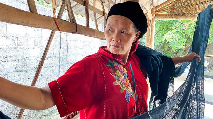 Vang Thi Mai, founder of the Brocade Weaving Cooperative of Hop Tien Commune. has worked to diversify her products for customers.