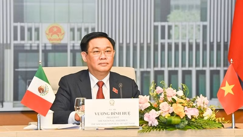 National Assembly Vuong Dinh Hue during the phone talks with President of the Mexican Senate Olga Sanchez Cordero. (Photo: Duy Linh)