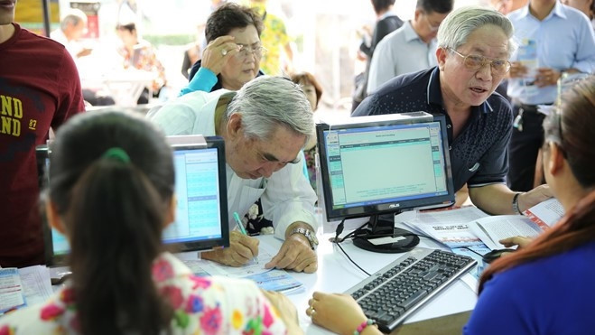 Visitors at Vietravel’s booth