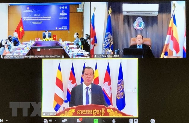 Cambodian Prime Minister speaking at the 1st Asia-Europe Economic and Business Forum in Phnom Penh - a side event of the ASEM13. (Photo: Tran Viet/VNA)