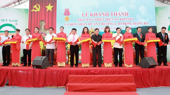 Delegates cut the ribbon to inaugurate An Khanh 1 Thermal Power Plant in An Khanh commune, Thai Nguyen province’s Dai Tu district on Thursday. (Image credit: baothainguyen.vn)