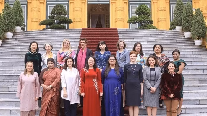 Vice President Vo Thi Anh Xuan meets female foreign ambassadors, chargés d' affaires