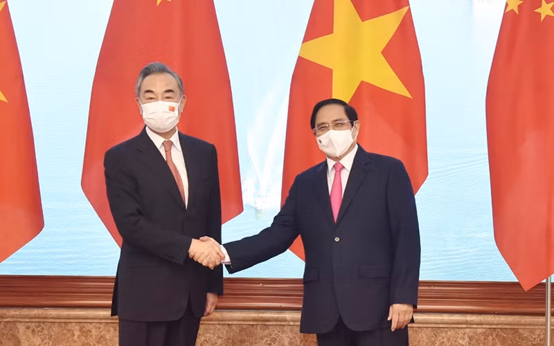 Prime Minister Pham Minh Chinh (R) and Chinese State Councillor and Minister of Foreign Affairs Wang Yi at their meeting in Hanoi on September 11. (Photo: TRAN HAI)