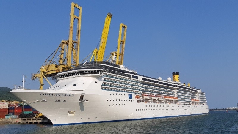 A cruise ships docks at Tien Sa Port in Da Nang. (Photo: Da Nang Port)