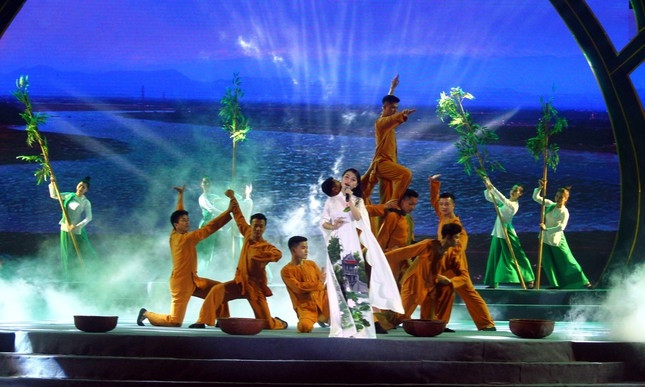 A performance at the event. (Photo: tienphong.vn)