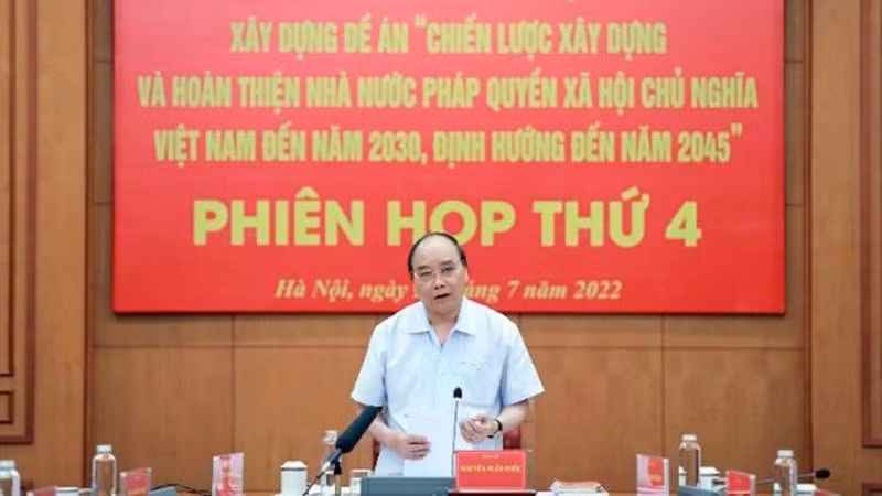 President Nguyen Xuan Phuc speaking at the meeting.