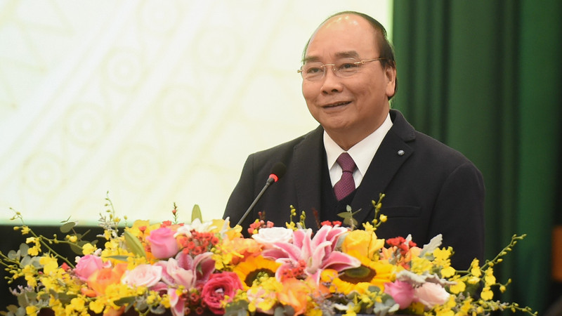 PM Nguyen Xuan Phuc speaking at the meeting. (Photo: VGP)