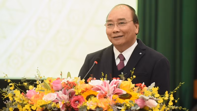 PM Nguyen Xuan Phuc speaking at the meeting. (Photo: VGP)