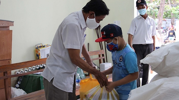 Da Nang supports local workers who are facing difficulties due to the COVID-19 epidemic. (Photo: NDO/Thanh Tam)