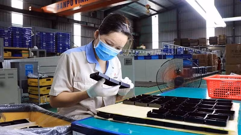 Manufacturing at Hanpo Vina in the Yen Phong Industrial Park in Bac Ninh Province (Photo: Thai Son)