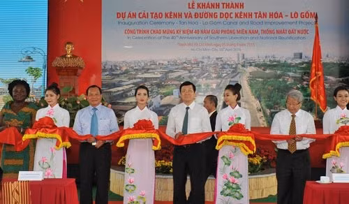 At the inauguration ceremony (VGP)