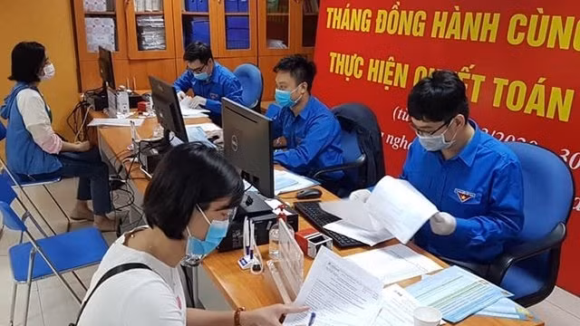Monthly taxable personal income will be raised from this July. (Photo: Hanoi Tax Department)