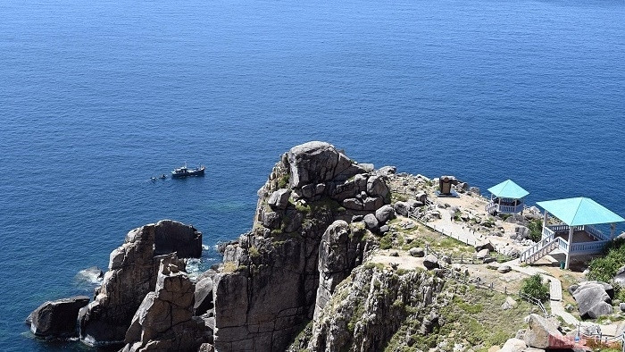 Located 40 km to the south of Tuy Hoa City, Dai Lanh Cape boasts pristine natural beauty. 