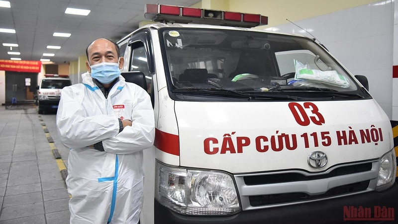 Ambulance driver Vu Huy Thanh 