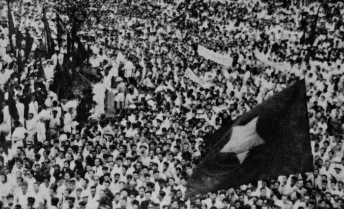 Thousands of people attended a meeting at the Hanoi Opera House to celebrate the victory of the August Revolution on August 19, 1945. (File photo from VNA)