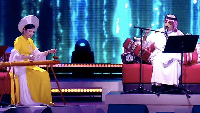 Vietnamese instrumentalist Le Giang (L) performing at the event (Photo: Vietnam Pavilion at the Expo 2020 Dubai)