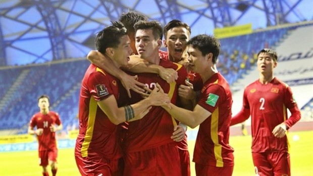 Members of the national team celebrate after scoring in the match against Malaysia in the second round of World Cup qualifiers in the UAE (Photo: VOV)