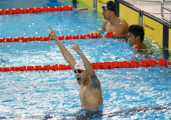 Ben Tre-born swimmer Pham Thanh Bao wins a gold medal in the men's 50m breaststroke event (Photo: VNA) 