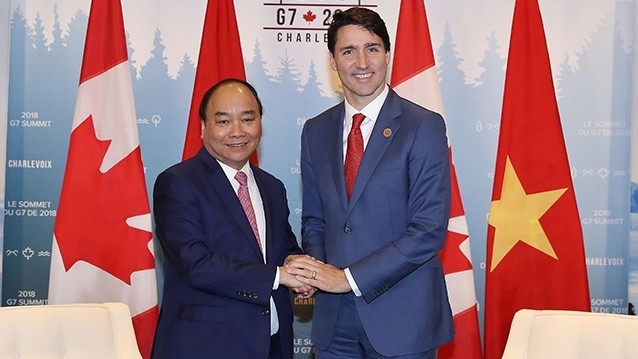 PM Nguyen Xuan Phuc meets with his Canadian counterpart Justine Trudeau. (Photo: VNA)