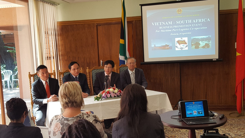 Vietnamese Ambassador to South Africa Le Huy Hoang chairs the forum.