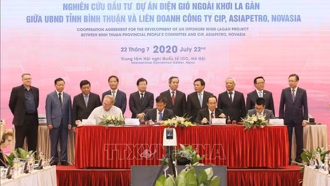 The signing ceremony between Binh Thuan and CIP (Photo: VNA)