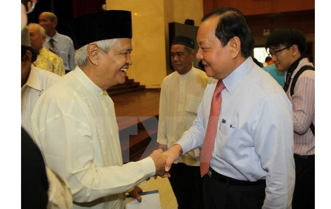 Secretary of Ho Chi Minh City Party’s Committee Le Thanh Hai and a delegate at the meeting (Photo: VNA)