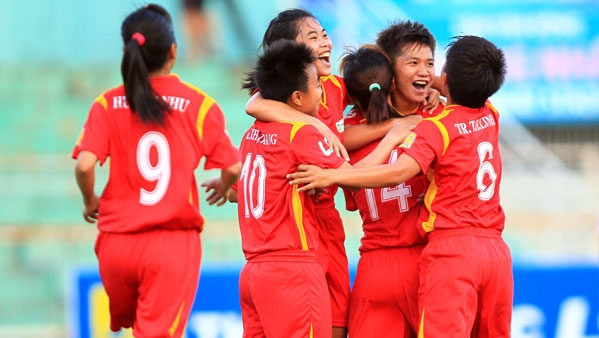 HCMC players celebrate together after taking the national women’s football crown. (Credit: vff.org.vn)