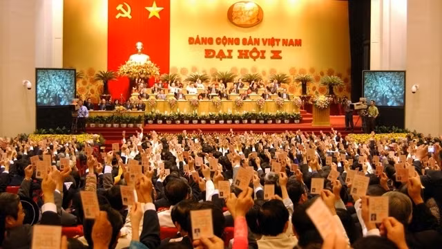 The 10th National Party Congress took place in Hanoi from April 18 to 25, 2006 with the participation of 1,176 delegates.