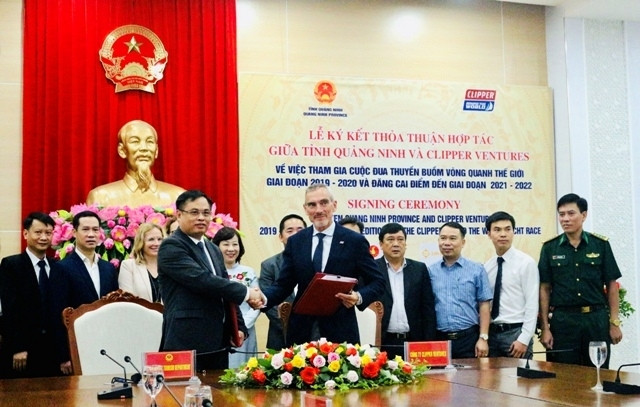 At the signing ceremony (Photo: NDO)