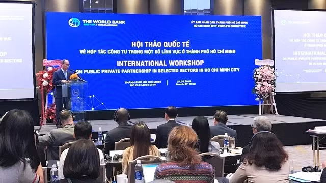 Politburo member and Secretary of the HCM City Party Committee Nguyen Thien Nhan speaks at the event. (Photo: VGP)