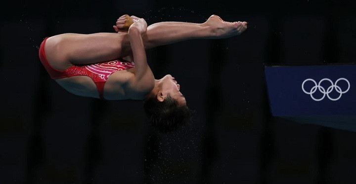 Quan Hongchan of Team China competes in the Women's 10m Platform Final on day thirteen of the Tokyo 2020 Olympic Games at Tokyo Aquatics Centre on August 5, 2021 in Tokyo, Japan. (Photo: Getty Images)