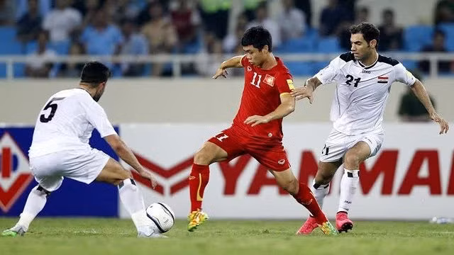 The Vietnamese team (in red) will be given the most favourable conditions to prepare for the AFF Suzuki Cup 2018.