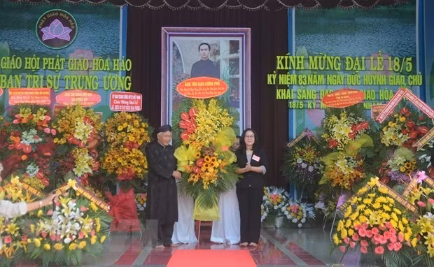 At the ceremony to mark the 83rd founding anniversary of Hoa Hao Buddhism. (Photo: VNA) 