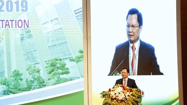 Professor, Dr. Lieutenant General Mai Hong Bang, Director of Military Hospital 108, speaks at the conference. (Photo: NDO/Lam Tran)