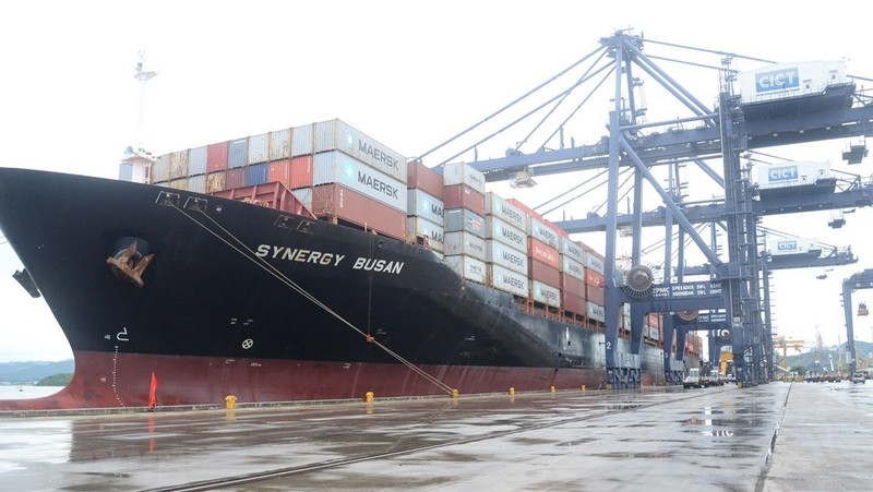 A container ship at Cai Lan Port in Quang Ninh Province (Photo: VNA)