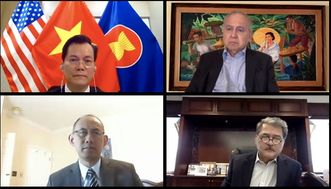 The ASEAN ambassadors and chargé d’affaires congratulate Vietnam on its timely response, proactivity and flexibility as the ASEAN Chair amidst the COVID-19 pandemic. (Photo: baoquocte.vn)