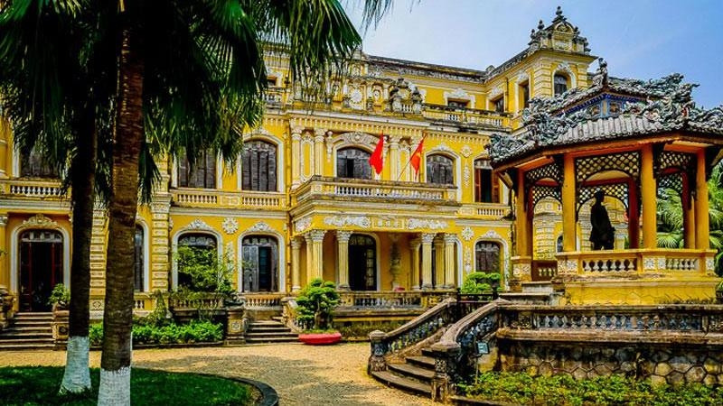 A view of An Dinh palace 