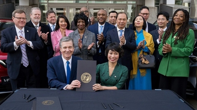 The signing ceremony between VinFast and the government of North Carolina