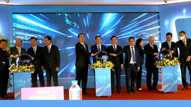 Vietnam Stock Exchange makes debut on December 11 (Photo: VNX)