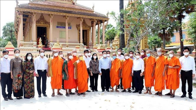 Deputy PM Pham Binh Minh extends Chol Chnam Thmay greetings in Soc Trang Province. (Photo: VNA)