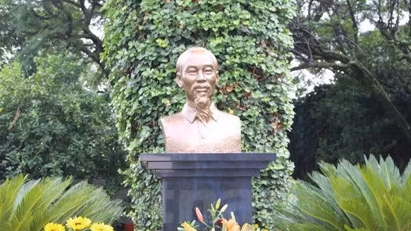 The statue of President Ho Chi Minh in Mexico