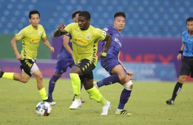 Rimario Gordon scores a double to help Hanoi FC beat Becamex Binh Duong 2-0.