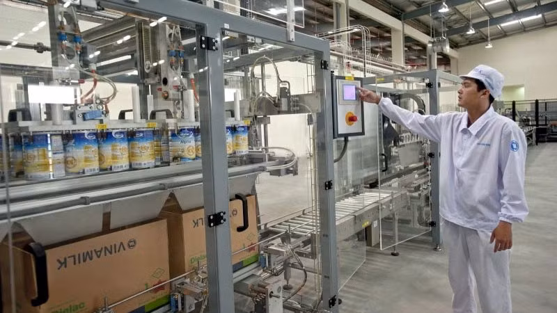 Vinamilk has become the second Vietnamese dairy company eligible to export milk products to China. (Photo: I.T)