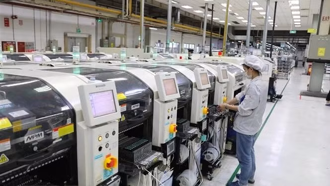 Production activities at Fuhong Precision Component Co. Ltd at Dinh Tram Industrial Zone in Bac Giang Province. (Photo: VNA)