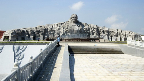 The statue, adapted from Mother Nguyen Thi Thu in Quang Nam province, was built to commemorate Vietnamese heroic mothers’ contributions to nation (Photo: VOV)