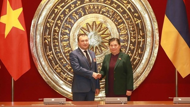Vice Chairwoman of the National Assembly Tong Thi Phong (R) and her Armenian counterpart Vahe Enfiajyan (Photo: VNA)