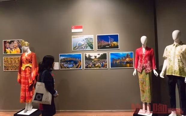 Traditional costumes of each ASEAN member state will be put on display (Photo: nhandan.vn)