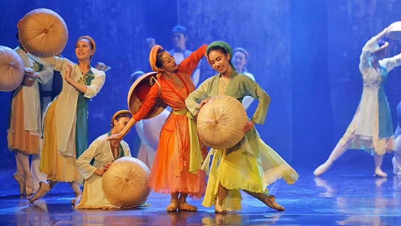 Actors from the Ho Chi Minh City Ballet Symphony Orchestra and Opera perform the ballet "Kieu". (Photo: NDO/Khieu Minh)