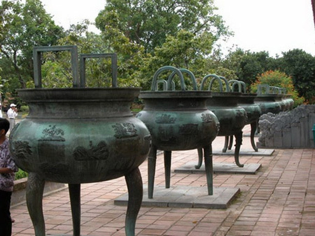 "Cuu Dinh”, or Nine Dynastic Urns, is seeking UNESCO recognition as the world’s documentary heritage under the Memory of the World Programme. (Photo: VTV)