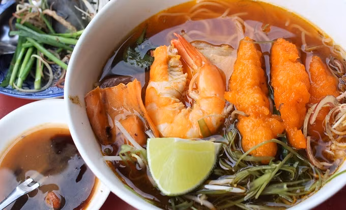 “Bun suong”, a Tra Vinh-style noodle soup